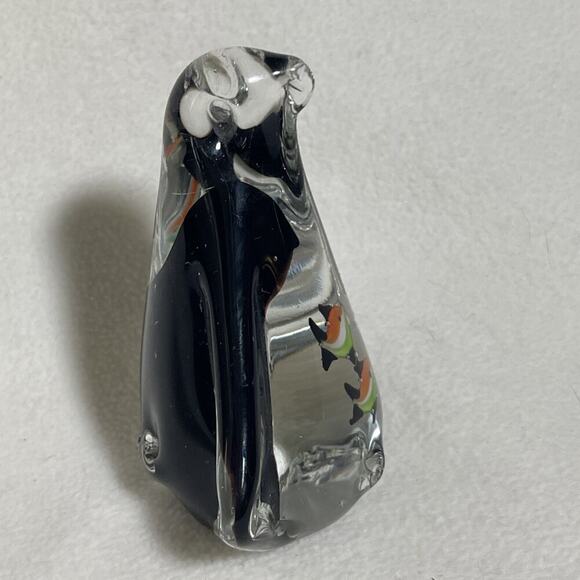 Penguin Art Glass Figurine Hand blown Vintage-Black/ Clear with Colorful Fish - Picture 3 of 9
